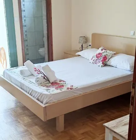 Rodia 2 Guests Casă la țară Potos